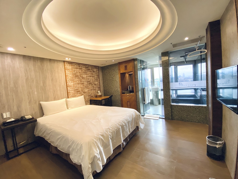 Burgary Hotel 18/50