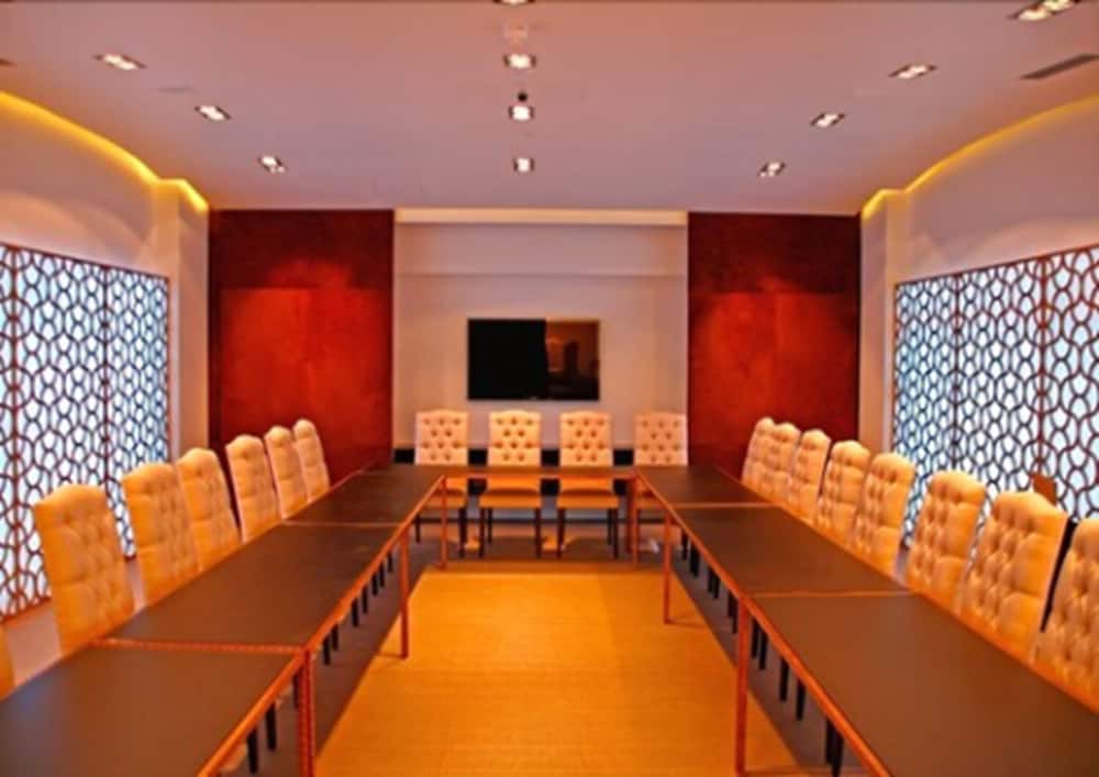 Gran Hotel Nagari Boutique And Spa 36/38