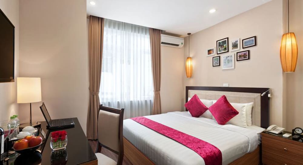 Golden Moon Suite Hotel 30/62