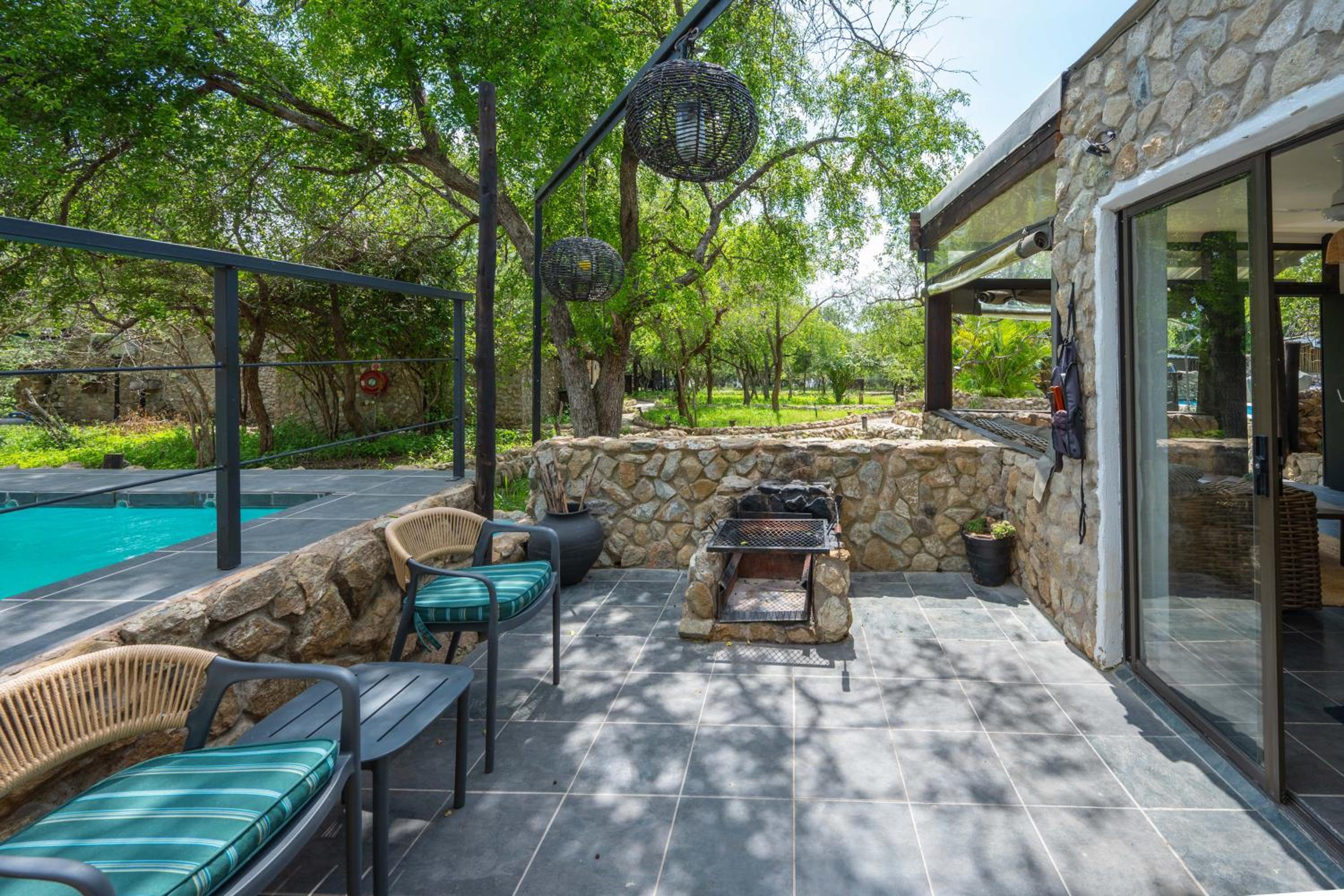 Foxy Crocodile Bush Retreat & Kruger Safaris 41/43
