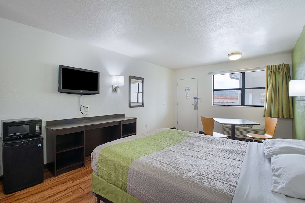 STANDARD, QUEEN BED