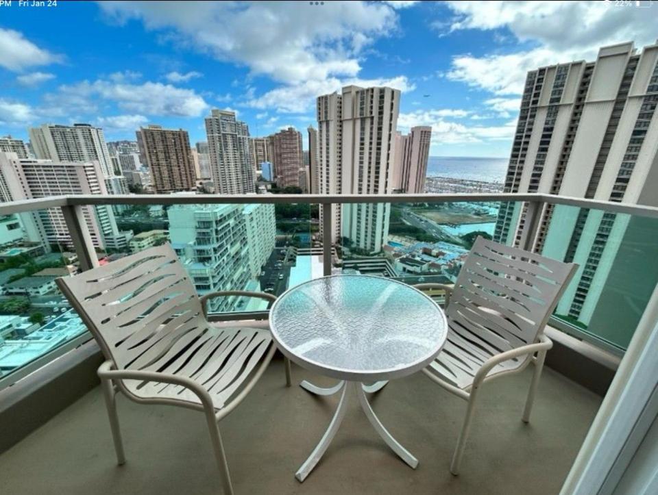 Ala Moana Hotel by Final Form 15/24