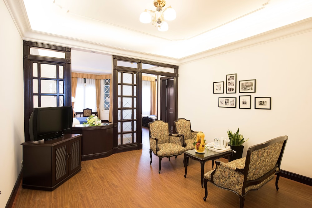 Hoa Binh Hotel 57/69