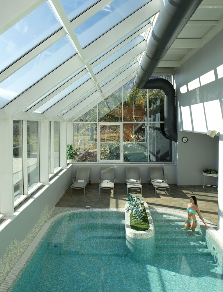 swimming pool spa