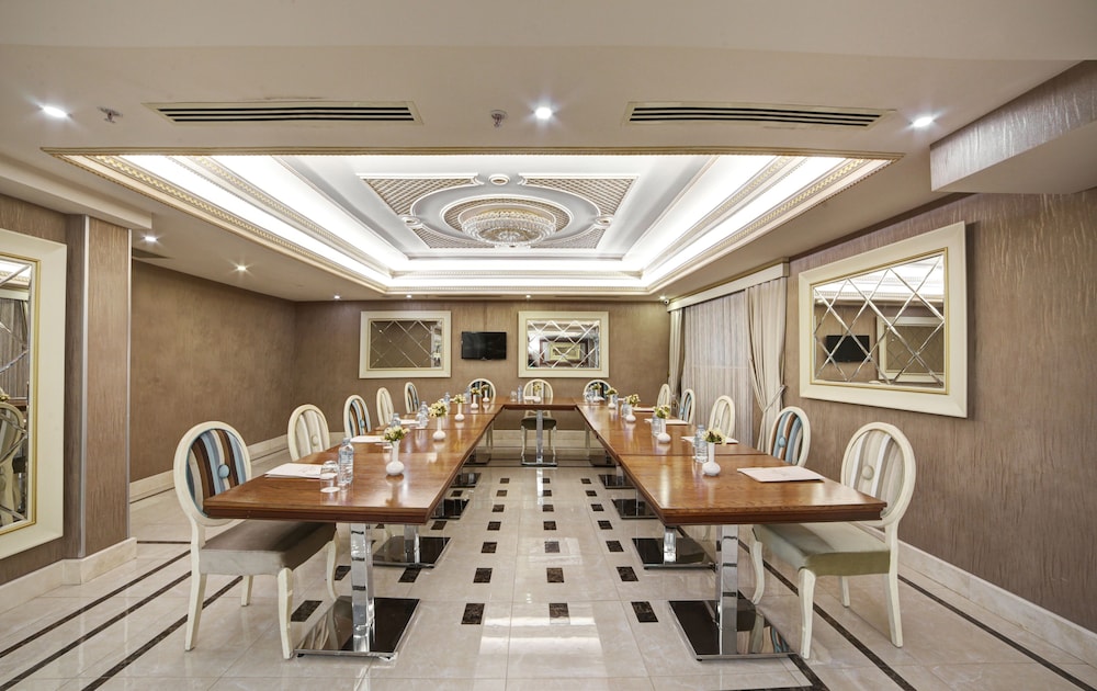 Halifaks Hotel 46/50