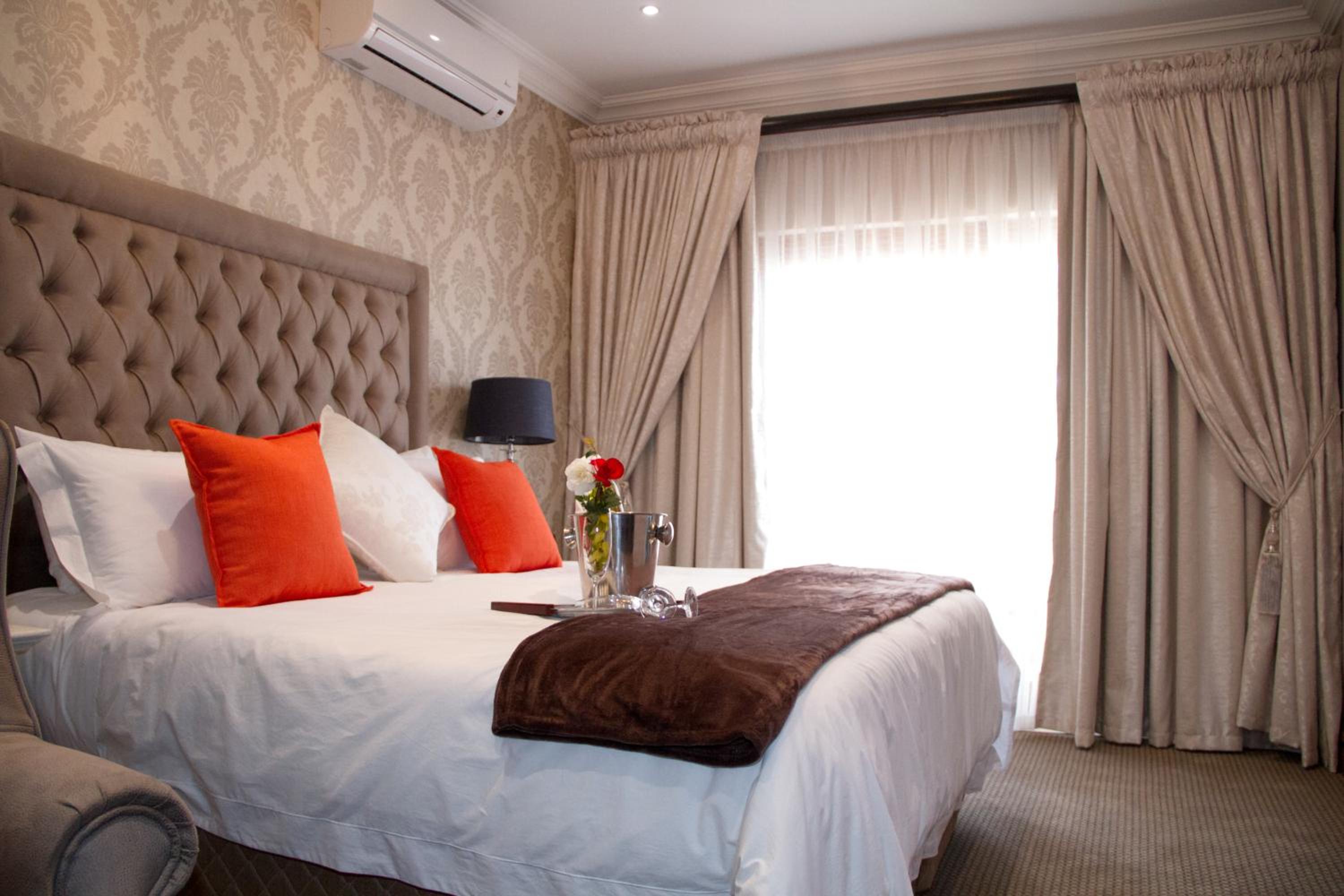 Room, Queen Bed
