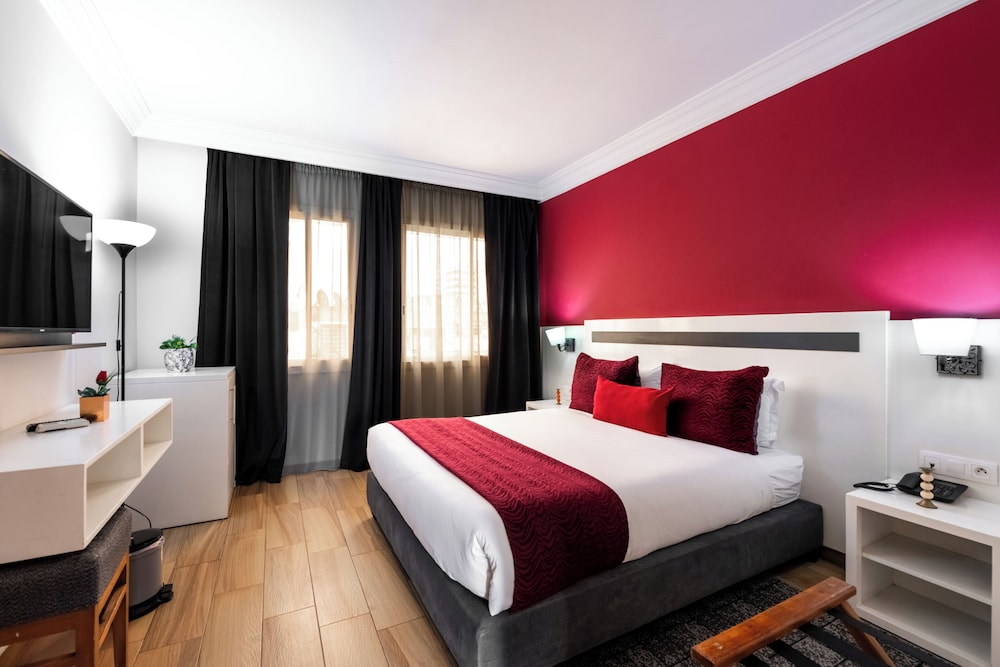2 BEDROOMS, FAMILY SUITE