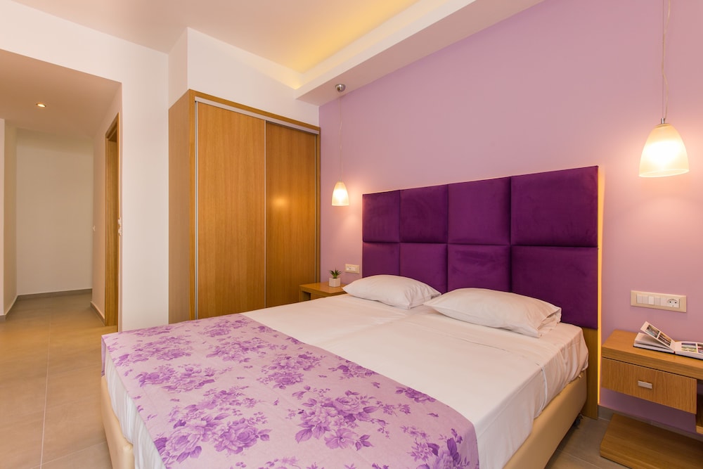 Eltina Hotel 11/50