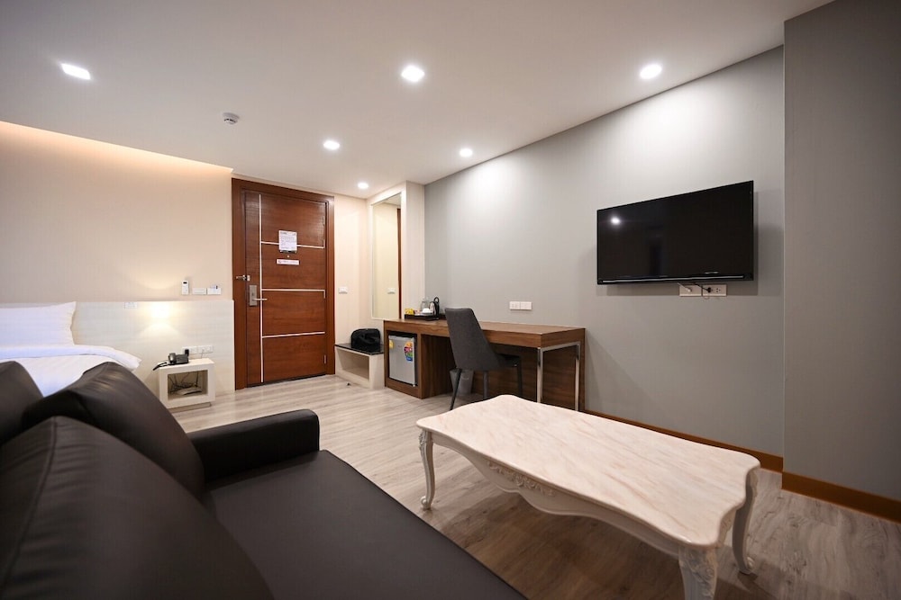 L2 Hotel 5/17