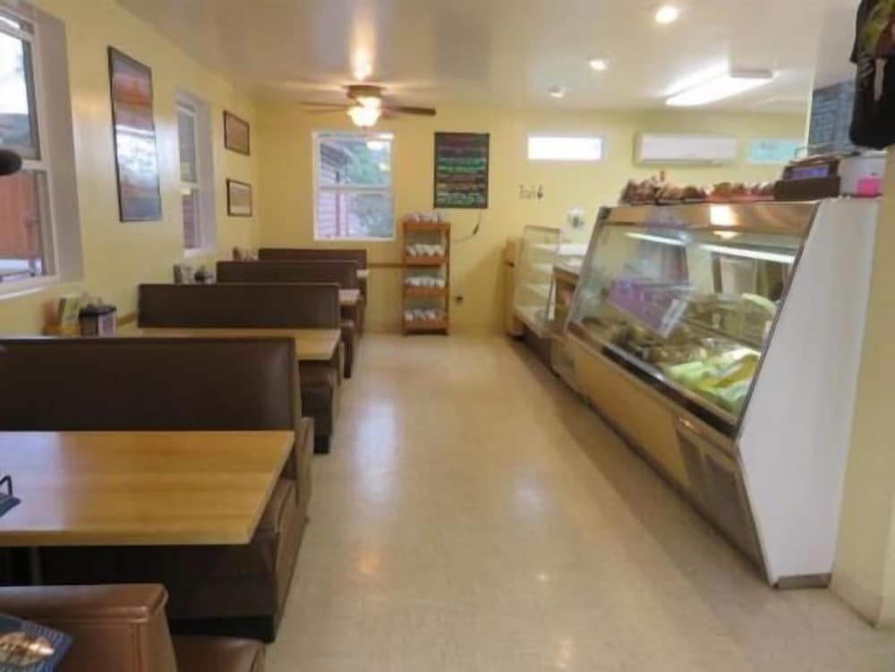 Austin\'s Chuckwagon Motel 7/41