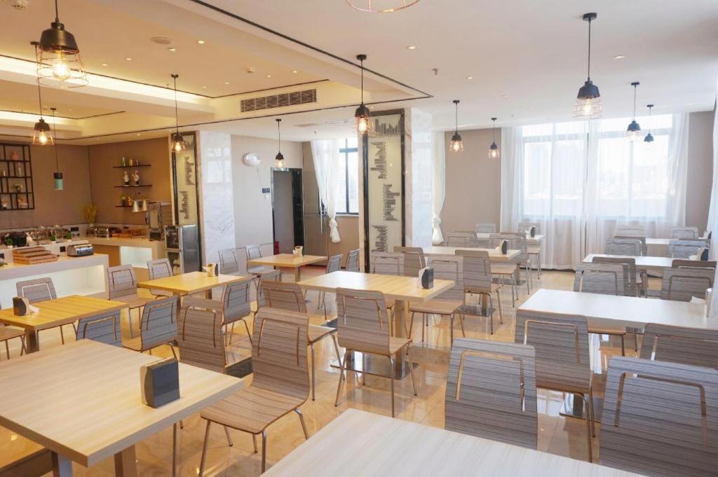 City Comfort Inn(Zhanjiang Haibin Park) 35/50