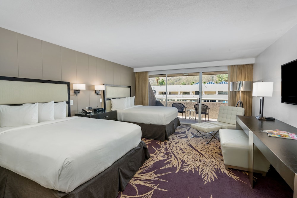 ROOM, 2 QUEEN BEDS, POOL VIEW, ACCESSIBLE