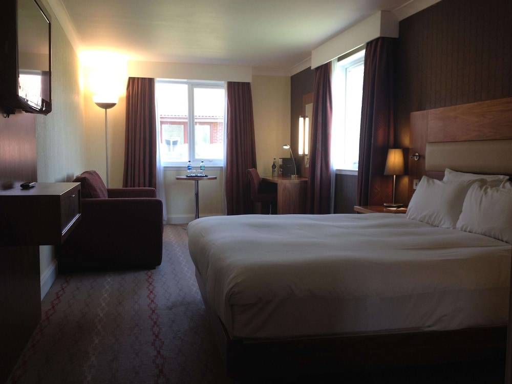 DOUBLETREE BY HILTON BRISTOL NORTH 18/47