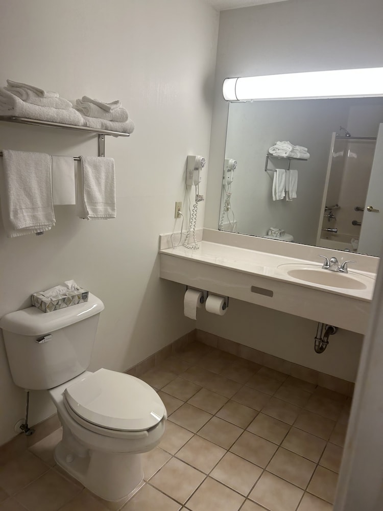 Hastings Country Inn 42/43