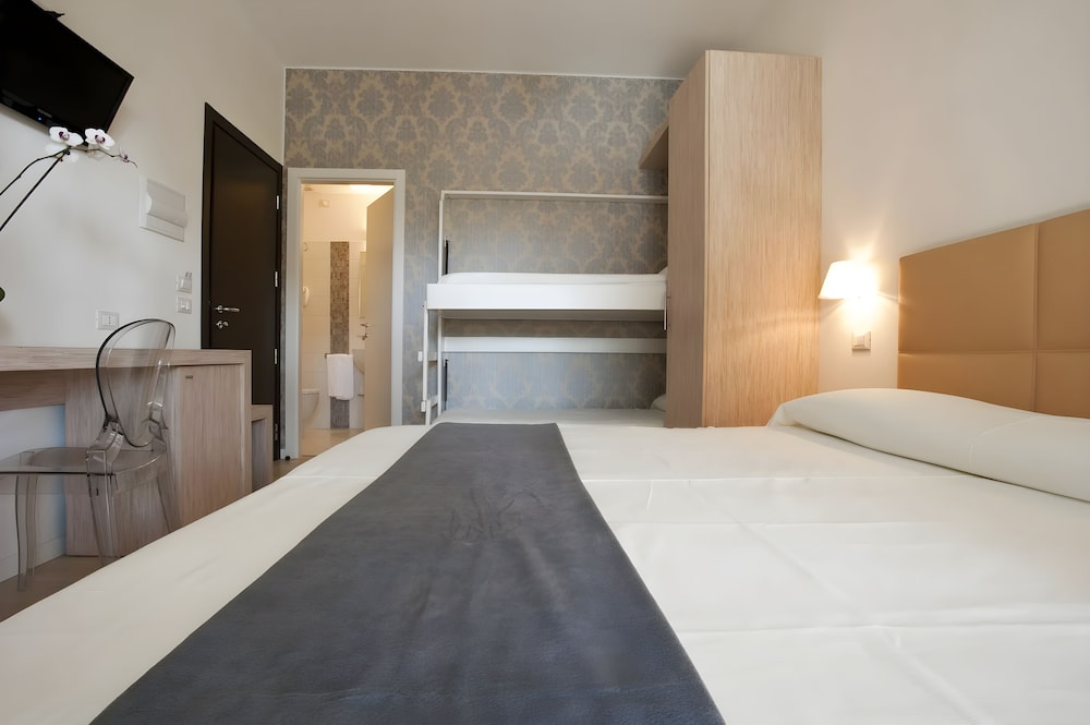 HOTEL MIRAMARE 26/70