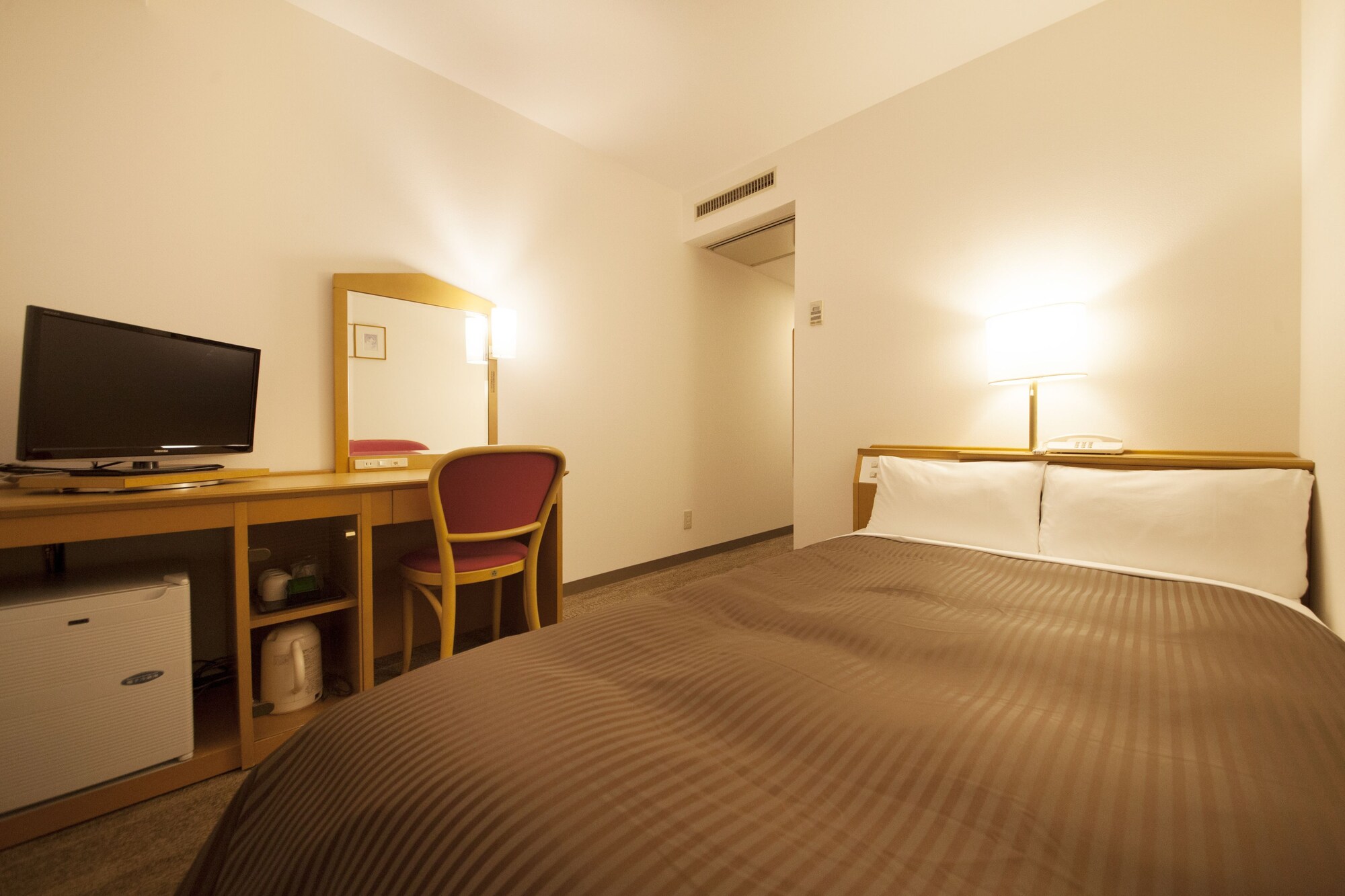 SEMI ROOM, SEMI DOUBLE BED