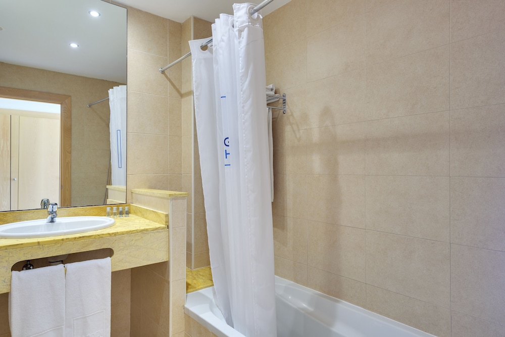 Cabogata Beach Hotel Spa 67/68
