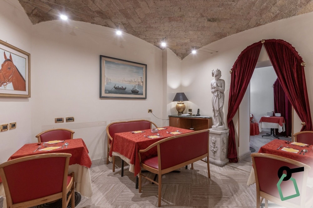 HOTIDAY Room Collection - Roma Porta Pia 38/50