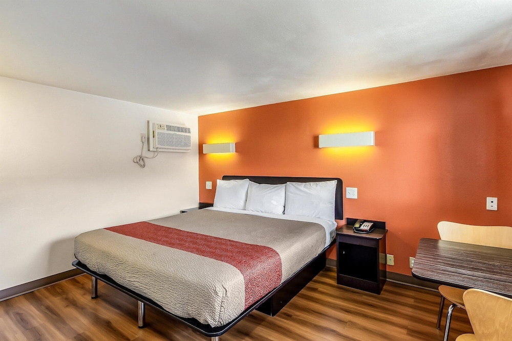 Motel6 Elizabeth, NJ - Newark Liberty Intl Airport 22/45