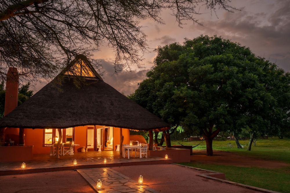 Zebras Crossing Private Game Lodge 26/27