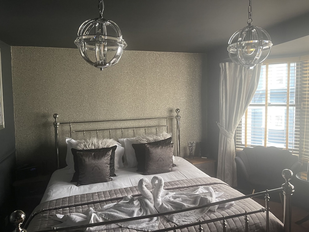 SUPERIOR, DOUBLE BED, PARTIAL SEA VIEW
