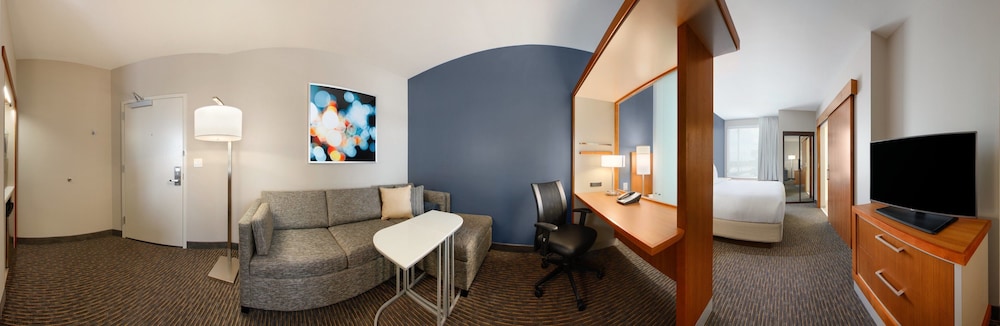 Suite, King Bed, Sofa, Accessible