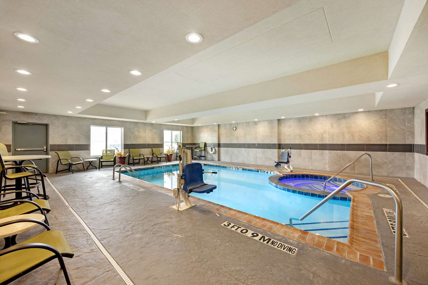 Best Western Plus Pratt 7/16