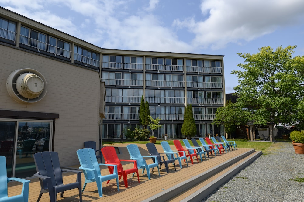 Oceanfront Suites At Cowichan Bay 56/63