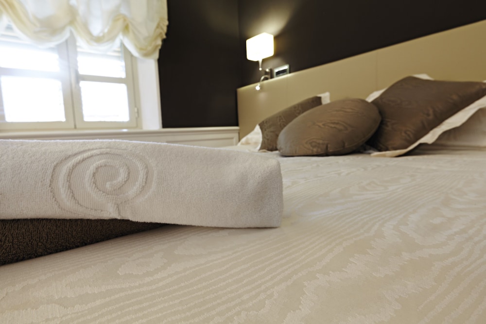 Albergo Celide 38/79