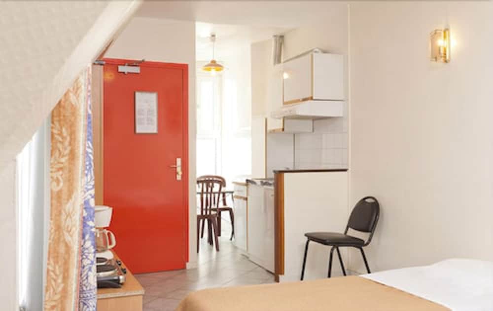 Hotel Ferney Republique 20/25