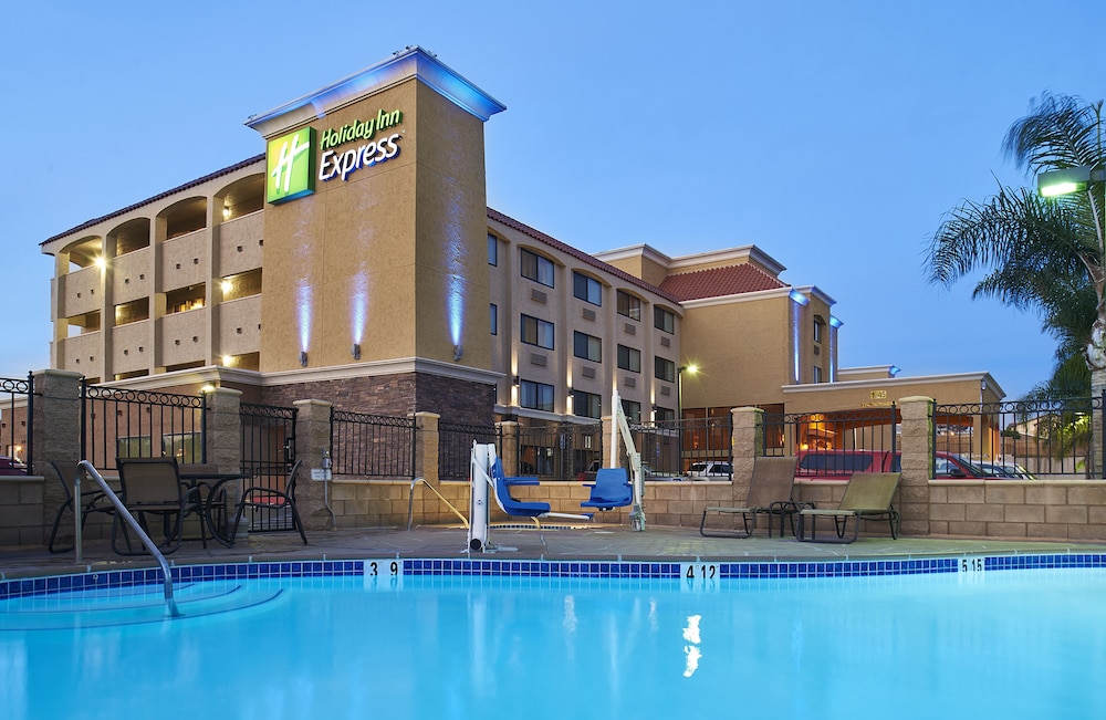 Holiday Inn Express San Diego South National City 1/73