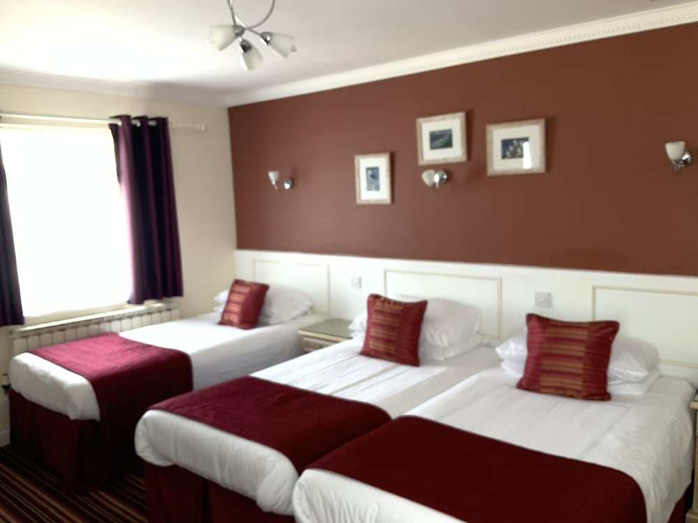 SUITE, INLAND VIEW