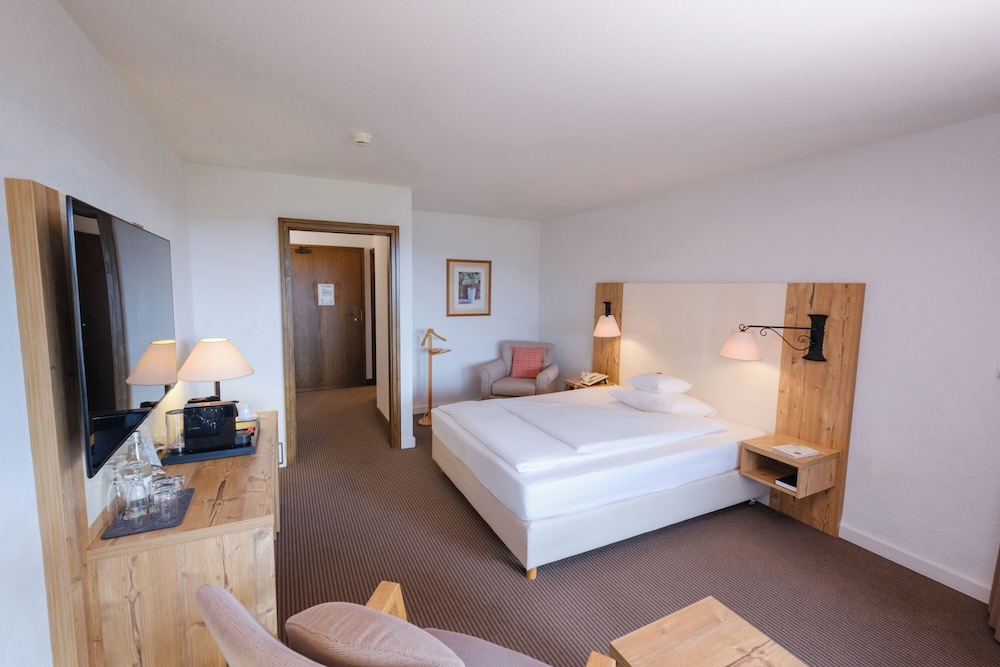 Comfort, Queen Bed, South Side