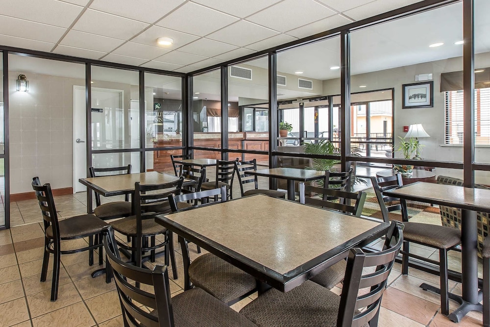 Quality Inn Montgomery South 28/33