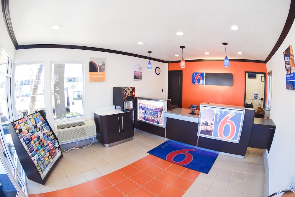 Motel6 San Diego, CA - Airport - Harbor 14/56
