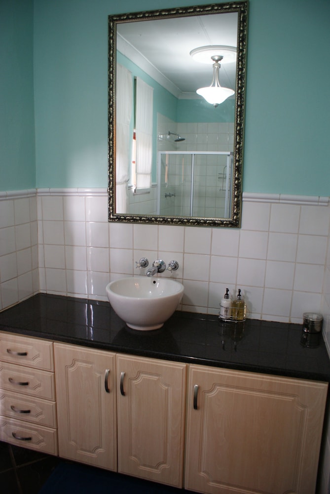 Hampton House - Guest House 50/50