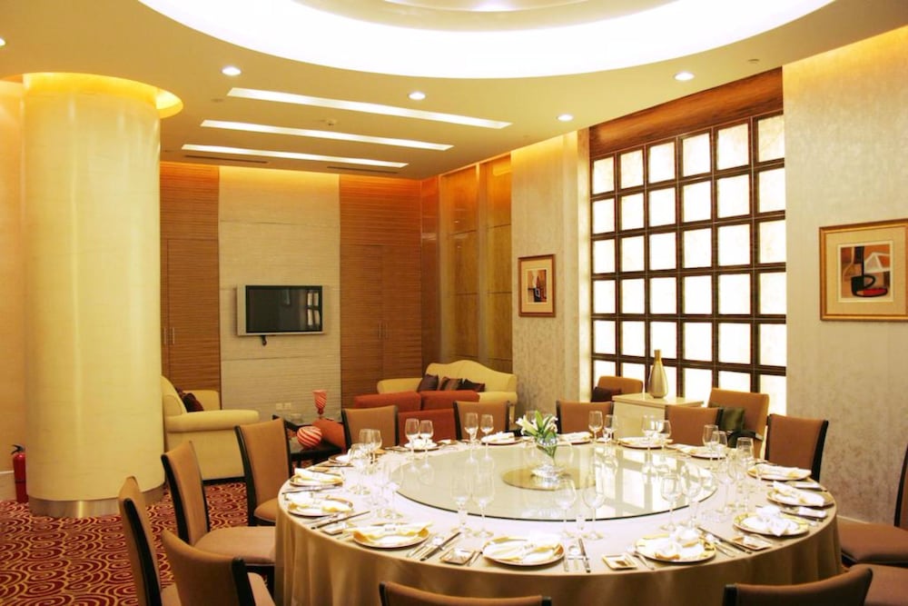 Luxemon Xinjiang Yindu Hotel 23/30
