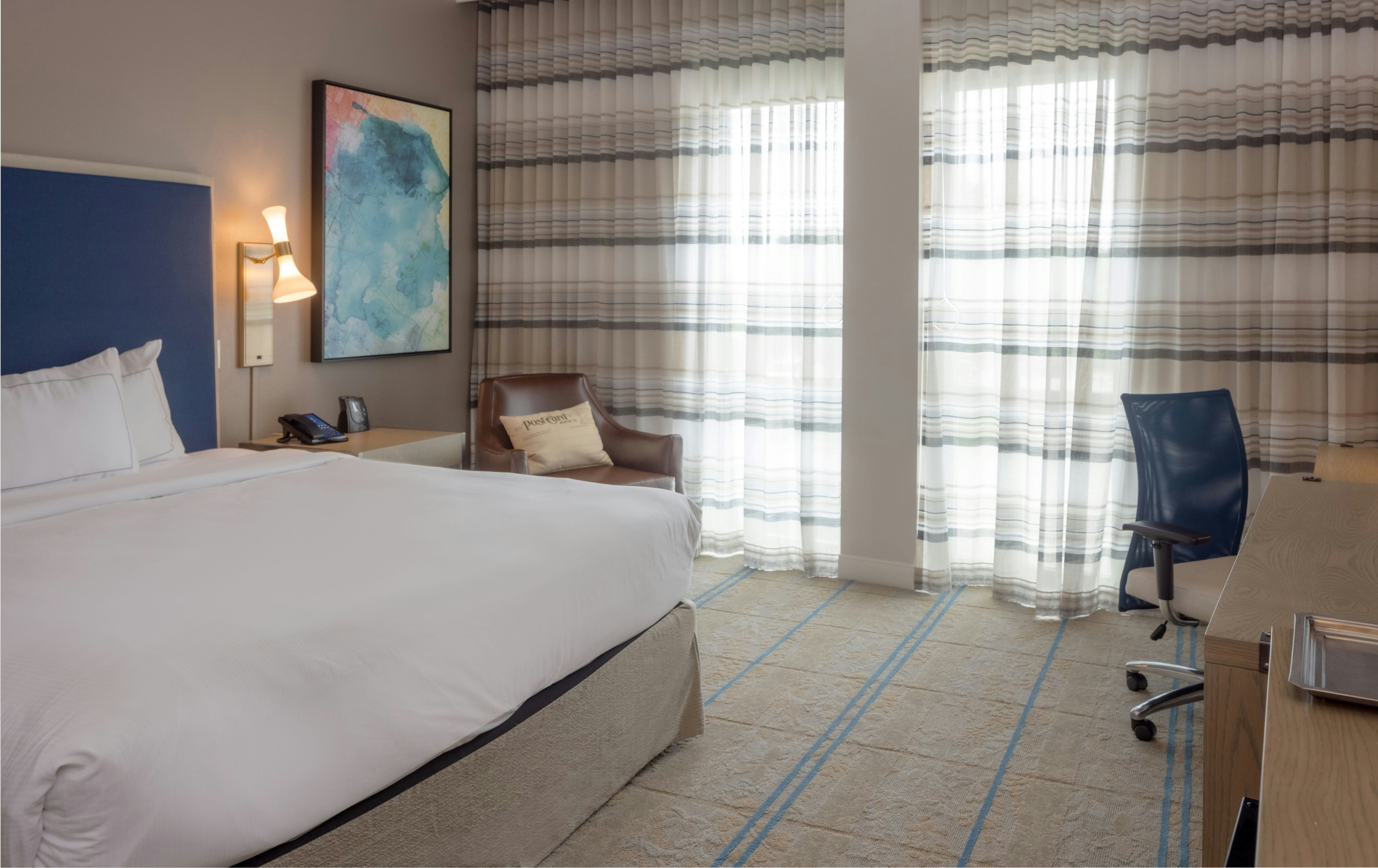 ROOM, KING BED