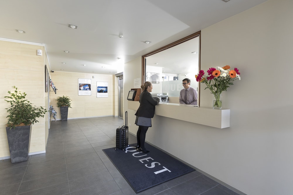 Quest Ponsonby 8/44
