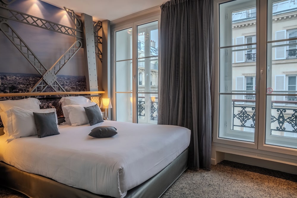 Room, Queen Bed, Eiffel View, Balcony