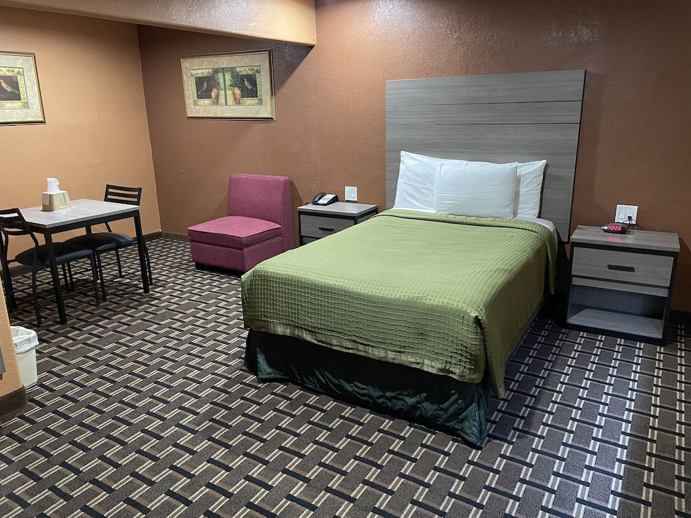 New Corral Motel 5/47