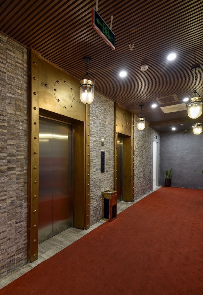 The Marron Hotel 30/50