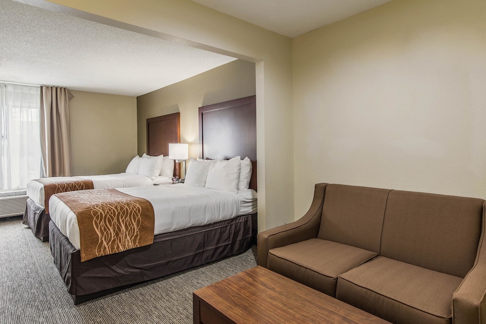 Comfort Inn & Suites Greenwood Near University 24/66