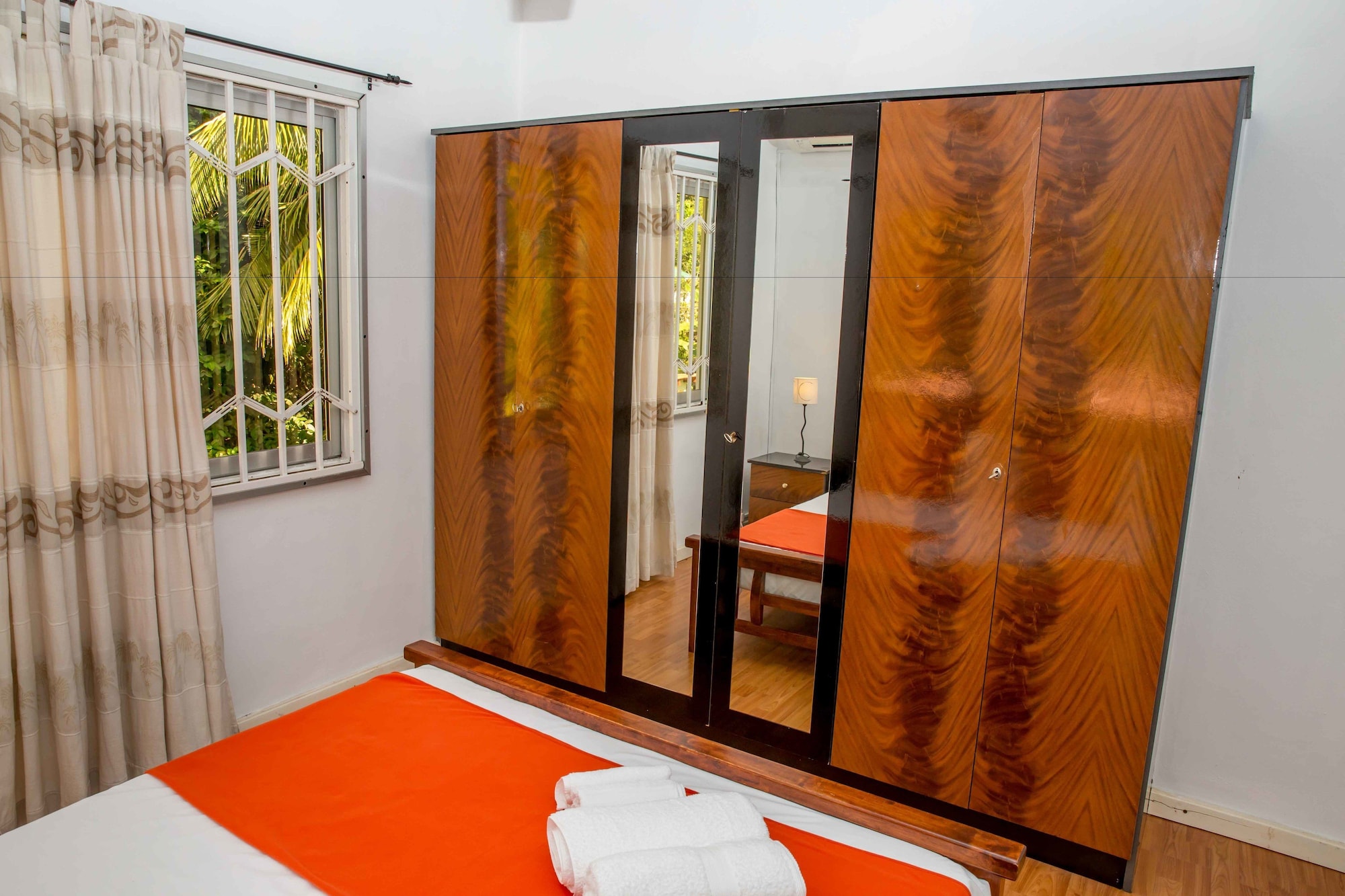 Room, Queen Bed, Mountain View, The Orchard Self-Catering Villa 4/5