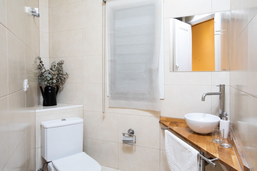 Jardinets Guest House 55/59