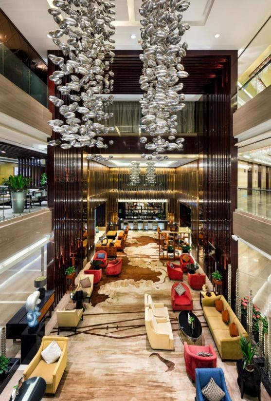 Longchamp Garden Hotel 29/35