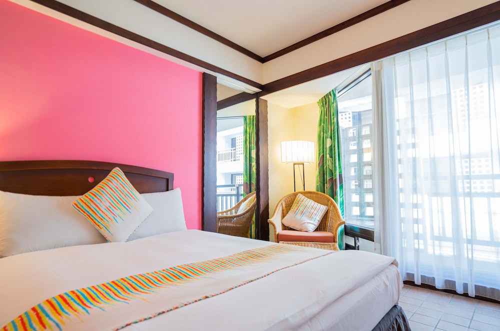 Yoho Beach Resort 18/76