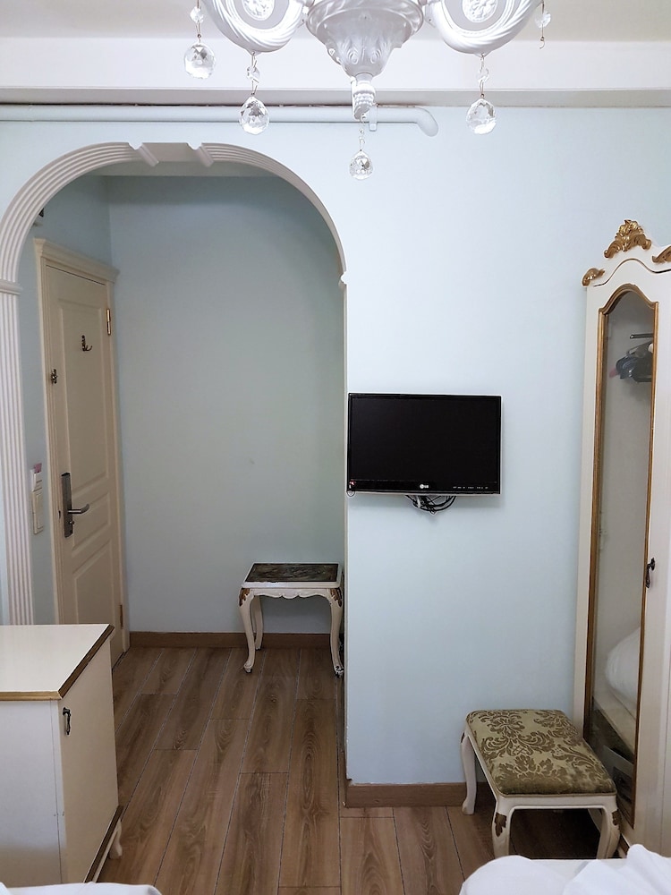 Romantic Hotel Istanbul 64/72