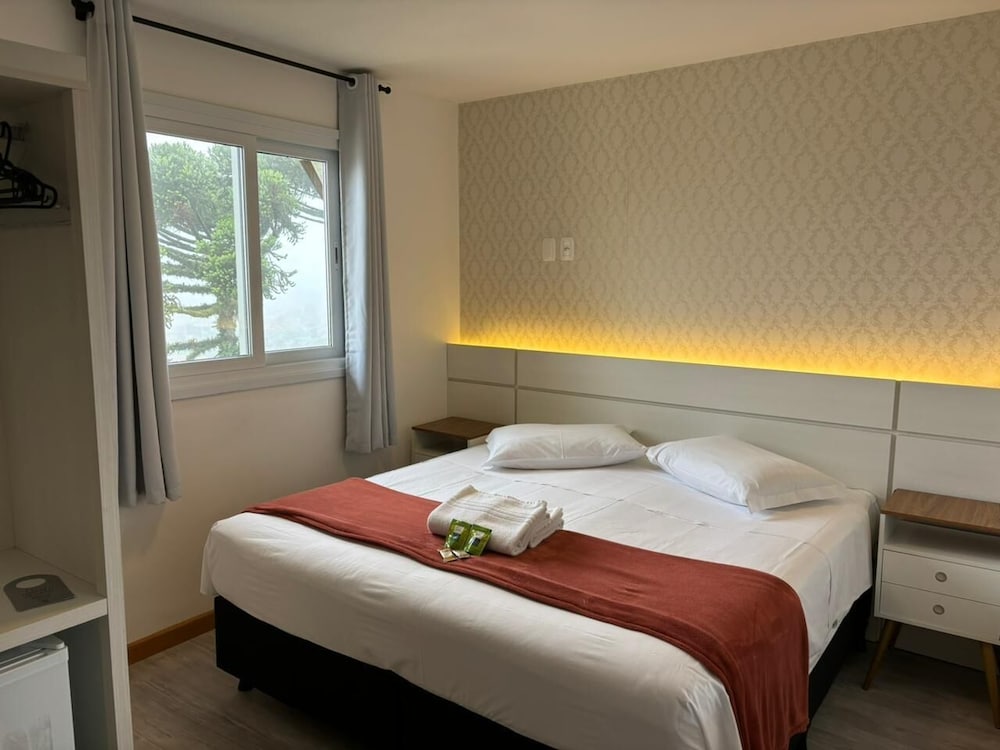 Hotel Golden Hills 8/36