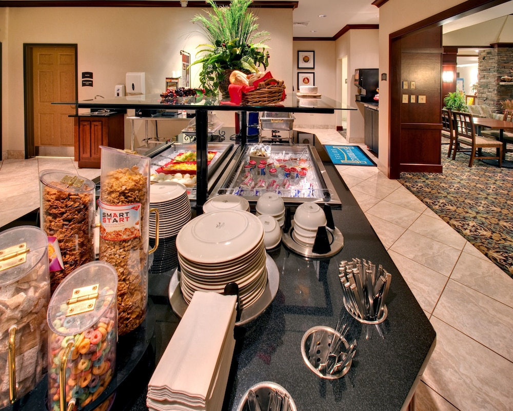 STAYBRIDGE SUITES ROCKFORD 61/73